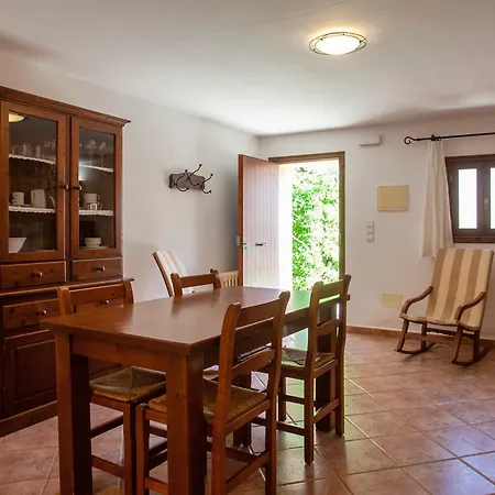 Alloggio per agriturismo S'hort De Sa Begura *